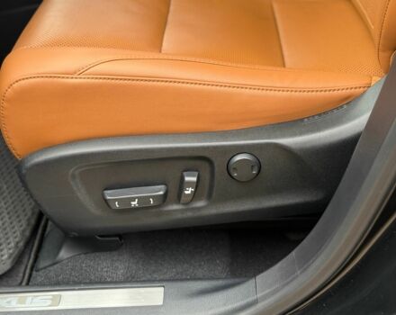 Черный Лексус РХ, объемом двигателя 2 л и пробегом 20 тыс. км за 43777 $, фото 5 на Automoto.ua