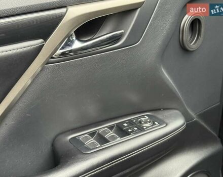 Черный Лексус РХ, объемом двигателя 2 л и пробегом 120 тыс. км за 34900 $, фото 22 на Automoto.ua