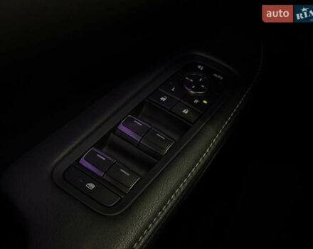 Чорний Лексус РХ, об'ємом двигуна 2.4 л та пробігом 19 тис. км за 61999 $, фото 31 на Automoto.ua