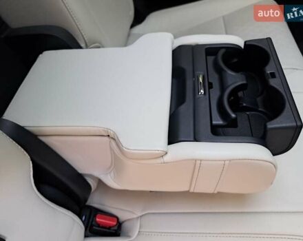 Лексус РХ 2023 в Киеве на Automoto.ua Красный Лексус РХ, объемом двигателя 2.49 л и пробегом 38 тыс. км за 63000 $, фото 1 на Automoto.ua