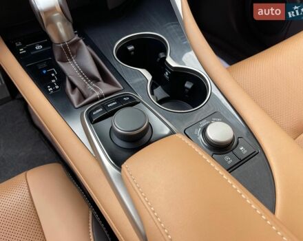 Лексус РХ, объемом двигателя 2 л и пробегом 135 тыс. км за 31900 $, фото 7 на Automoto.ua
