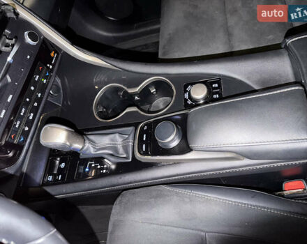 Серый Лексус РХ, объемом двигателя 3.3 л и пробегом 130 тыс. км за 32500 $, фото 5 на Automoto.ua