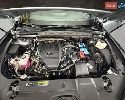 Серый Лексус РХ, объемом двигателя 2.39 л и пробегом 31 тыс. км за 59999 $, фото 2 на Automoto.ua