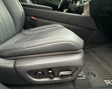 Серый Лексус РХ, объемом двигателя 2.39 л и пробегом 31 тыс. км за 59999 $, фото 13 на Automoto.ua