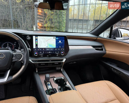 Лексус РХ 2023 в Киеве на Automoto.ua Серый Лексус РХ, объемом двигателя 2.39 л и пробегом 32 тыс. км за 59900 $, фото 17 на Automoto.ua