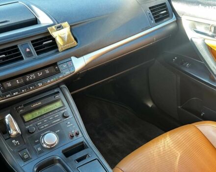 Белый Лексус CT 200h, объемом двигателя 1.8 л и пробегом 270 тыс. км за 12990 $, фото 26 на Automoto.ua