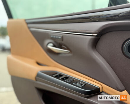 Серый Лексус ES 250, объемом двигателя 3.5 л и пробегом 68 тыс. км за 34500 $, фото 3 на Automoto.ua