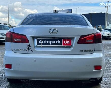 Белый Лексус IS 220, объемом двигателя 2.2 л и пробегом 351 тыс. км за 8990 $, фото 7 на Automoto.ua