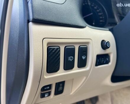 Белый Лексус IS 220, объемом двигателя 2.2 л и пробегом 351 тыс. км за 8990 $, фото 18 на Automoto.ua
