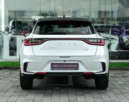 Лексус LBX, объемом двигателя 0 л и пробегом 2 тыс. км за 40506 $, фото 3 на Automoto.ua