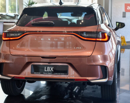 Лексус LBX, об'ємом двигуна 1.49 л та пробігом 0 тис. км за 42760 $, фото 8 на Automoto.ua