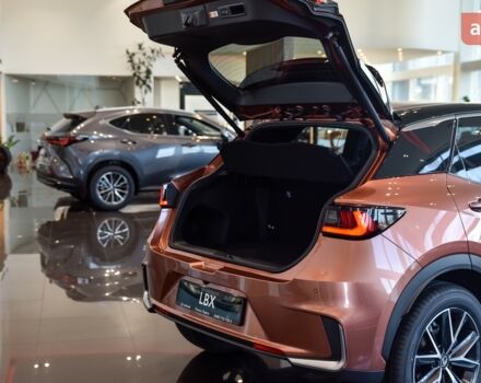 Лексус LBX, об'ємом двигуна 1.49 л та пробігом 0 тис. км за 42760 $, фото 12 на Automoto.ua