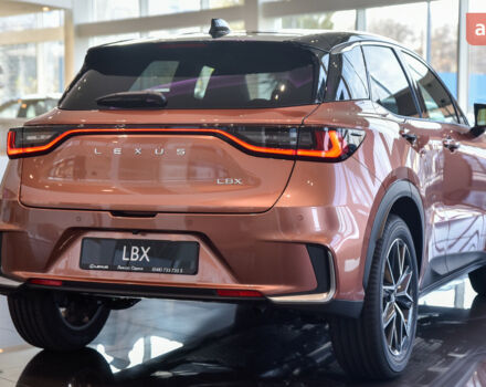 Лексус LBX, об'ємом двигуна 1.49 л та пробігом 0 тис. км за 42760 $, фото 2 на Automoto.ua