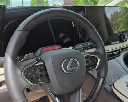 Білий Лексус LM, об'ємом двигуна 2.49 л та пробігом 8 тис. км за 115900 $, фото 2 на Automoto.ua