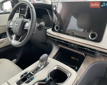 Білий Лексус LM, об'ємом двигуна 2.49 л та пробігом 8 тис. км за 115900 $, фото 13 на Automoto.ua