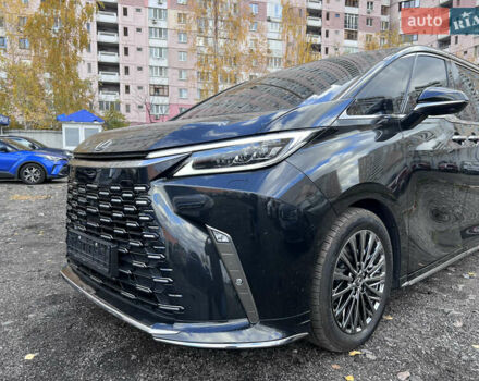 Черный Лексус LM, объемом двигателя 2.49 л и пробегом 34 тыс. км за 81300 $, фото 3 на Automoto.ua