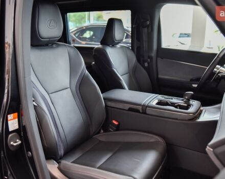 Лексус LM, объемом двигателя 2.49 л и пробегом 0 тыс. км за 121087 $, фото 12 на Automoto.ua