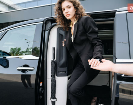 Лексус LM, объемом двигателя 2.49 л и пробегом 0 тыс. км за 141386 $, фото 6 на Automoto.ua