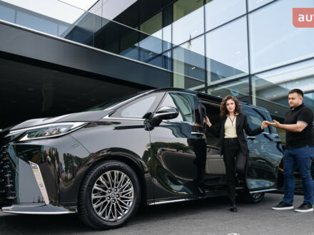 Лексус LM, объемом двигателя 2.49 л и пробегом 0 тыс. км за 141386 $, фото 1 на Automoto.ua