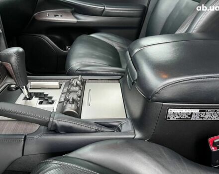 Чорний Лексус LX 570, об'ємом двигуна 57 л та пробігом 83 тис. км за 38590 $, фото 4 на Automoto.ua
