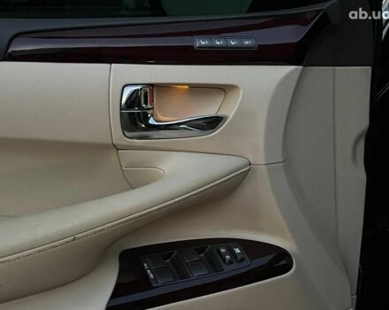 Черный Лексус LX 570, объемом двигателя 5.7 л и пробегом 192 тыс. км за 33990 $, фото 11 на Automoto.ua