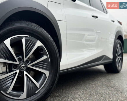 Белый Лексус RZ, объемом двигателя 0 л и пробегом 7 тыс. км за 37800 $, фото 5 на Automoto.ua