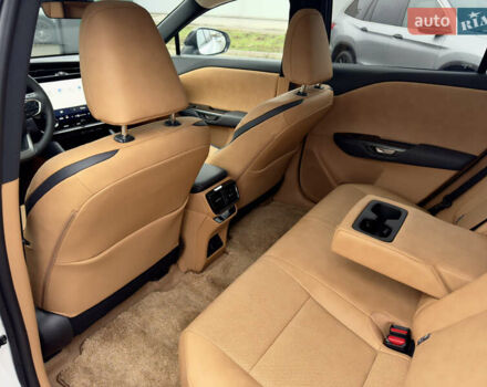 Белый Лексус RZ, объемом двигателя 0 л и пробегом 7 тыс. км за 37800 $, фото 45 на Automoto.ua