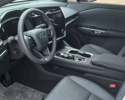 Белый Лексус RZ, объемом двигателя 0 л и пробегом 4 тыс. км за 42000 $, фото 2 на Automoto.ua