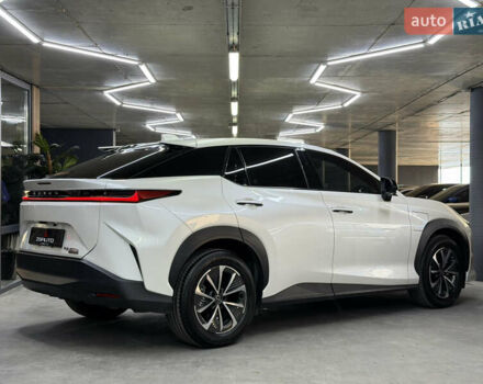 Білий Лексус RZ, об'ємом двигуна 0 л та пробігом 9 тис. км за 41900 $, фото 14 на Automoto.ua