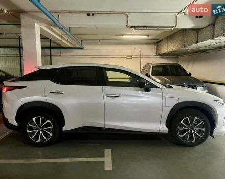 Білий Лексус RZ, об'ємом двигуна 0 л та пробігом 2 тис. км за 42000 $, фото 3 на Automoto.ua