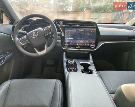 Білий Лексус RZ, об'ємом двигуна 0 л та пробігом 4 тис. км за 40000 $, фото 7 на Automoto.ua