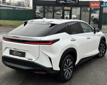 Белый Лексус RZ, объемом двигателя 0 л и пробегом 7 тыс. км за 37800 $, фото 16 на Automoto.ua