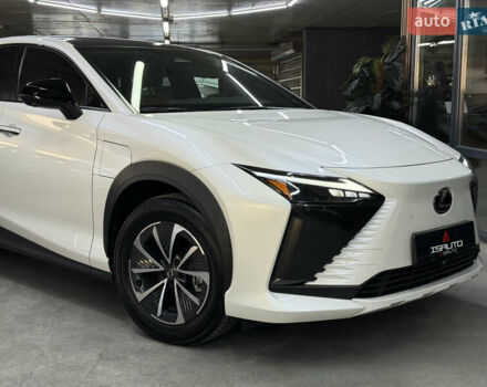 Білий Лексус RZ, об'ємом двигуна 0 л та пробігом 9 тис. км за 41900 $, фото 3 на Automoto.ua