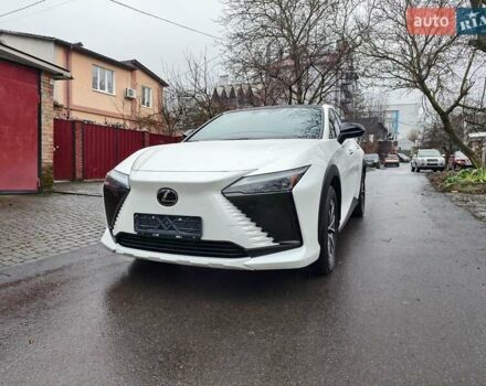 Белый Лексус RZ, объемом двигателя 0 л и пробегом 5 тыс. км за 40000 $, фото 2 на Automoto.ua