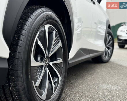 Белый Лексус RZ, объемом двигателя 0 л и пробегом 7 тыс. км за 37800 $, фото 17 на Automoto.ua