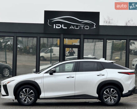 Белый Лексус RZ, объемом двигателя 0 л и пробегом 7 тыс. км за 37800 $, фото 28 на Automoto.ua