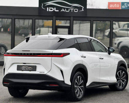 Белый Лексус RZ, объемом двигателя 0 л и пробегом 7 тыс. км за 37800 $, фото 14 на Automoto.ua