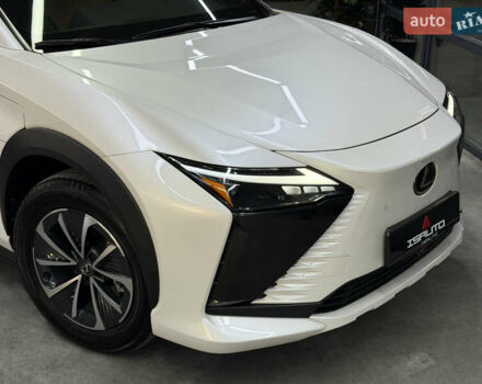 Білий Лексус RZ, об'ємом двигуна 0 л та пробігом 9 тис. км за 41900 $, фото 2 на Automoto.ua