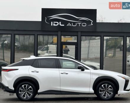 Белый Лексус RZ, объемом двигателя 0 л и пробегом 7 тыс. км за 37800 $, фото 13 на Automoto.ua