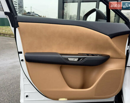 Белый Лексус RZ, объемом двигателя 0 л и пробегом 7 тыс. км за 37800 $, фото 36 на Automoto.ua