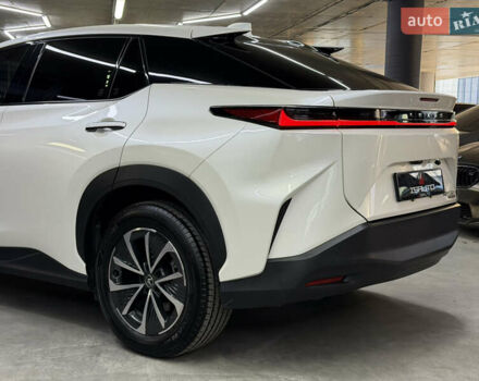 Білий Лексус RZ, об'ємом двигуна 0 л та пробігом 9 тис. км за 41900 $, фото 12 на Automoto.ua