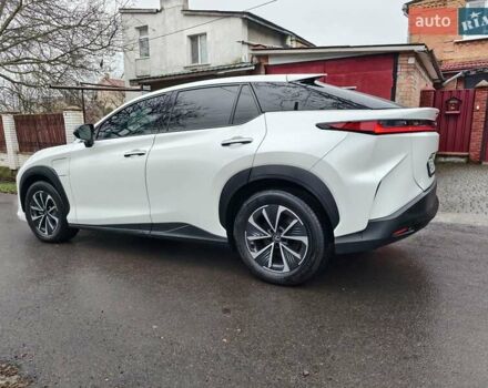 Белый Лексус RZ, объемом двигателя 0 л и пробегом 5 тыс. км за 40000 $, фото 1 на Automoto.ua