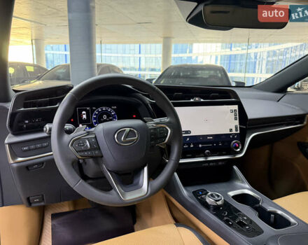 Білий Лексус RZ, об'ємом двигуна 0 л та пробігом 9 тис. км за 41900 $, фото 24 на Automoto.ua