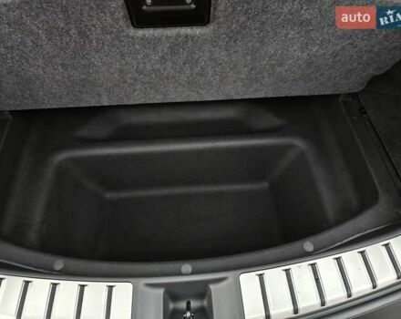 Белый Лексус RZ, объемом двигателя 0 л и пробегом 5 тыс. км за 40000 $, фото 5 на Automoto.ua