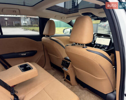 Белый Лексус RZ, объемом двигателя 0 л и пробегом 7 тыс. км за 37800 $, фото 52 на Automoto.ua