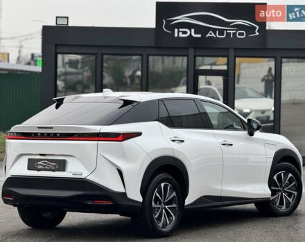 Белый Лексус RZ, объемом двигателя 0 л и пробегом 7 тыс. км за 37800 $, фото 15 на Automoto.ua