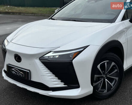 Белый Лексус RZ, объемом двигателя 0 л и пробегом 7 тыс. км за 37800 $, фото 4 на Automoto.ua