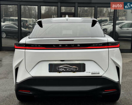 Белый Лексус RZ, объемом двигателя 0 л и пробегом 7 тыс. км за 37800 $, фото 31 на Automoto.ua