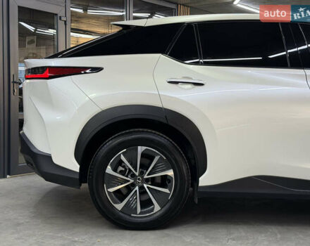 Білий Лексус RZ, об'ємом двигуна 0 л та пробігом 9 тис. км за 41900 $, фото 17 на Automoto.ua