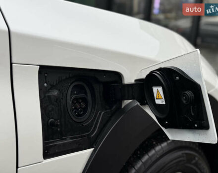 Белый Лексус RZ, объемом двигателя 0 л и пробегом 7 тыс. км за 37800 $, фото 33 на Automoto.ua